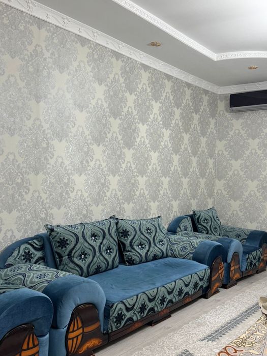 Диванный мебель.