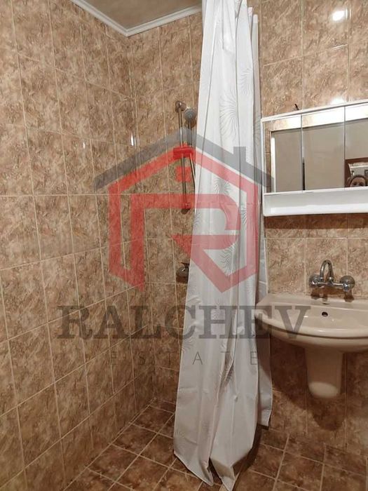 Дава се под наем Тристаен апартамент в Варна, Възраждане 3 - 110 кв.м за 698.19 € - Снимка #9