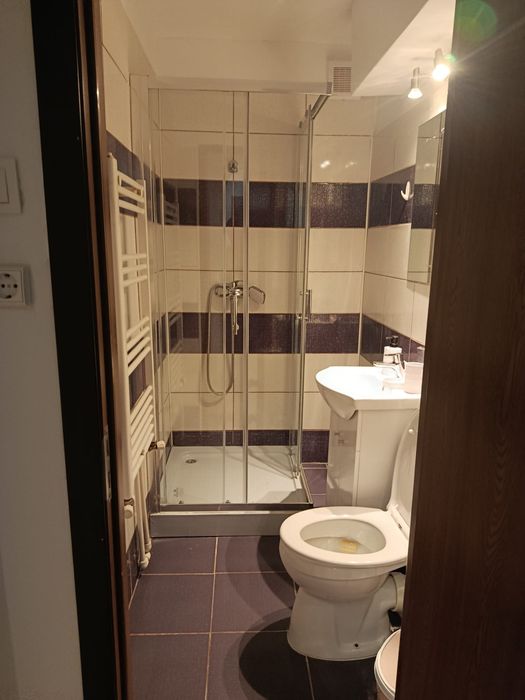Închiriez garsoniera