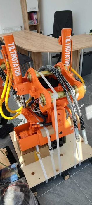 Tiltrotator/rototilt