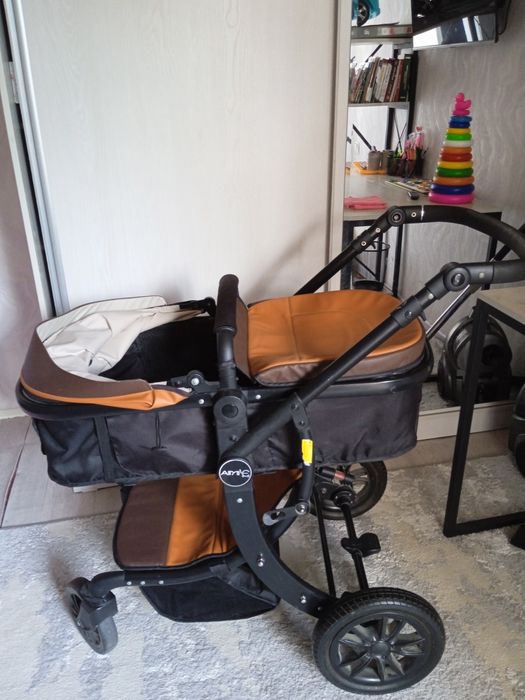 Kolyaska sotiladi srochna