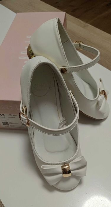 Детски официални кожени обувки с панделки, размер 31