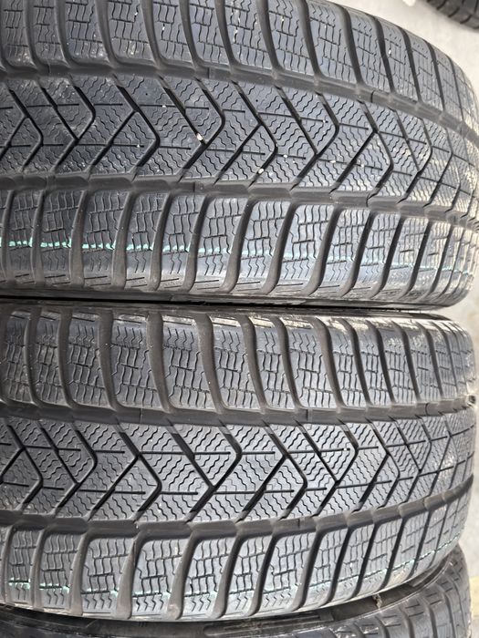 Vand 4 anvelope 235/45/18 pirelli de iarnă ca noi