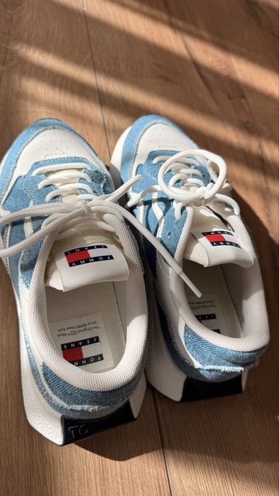 Продам кроссовки Tommy оригинал