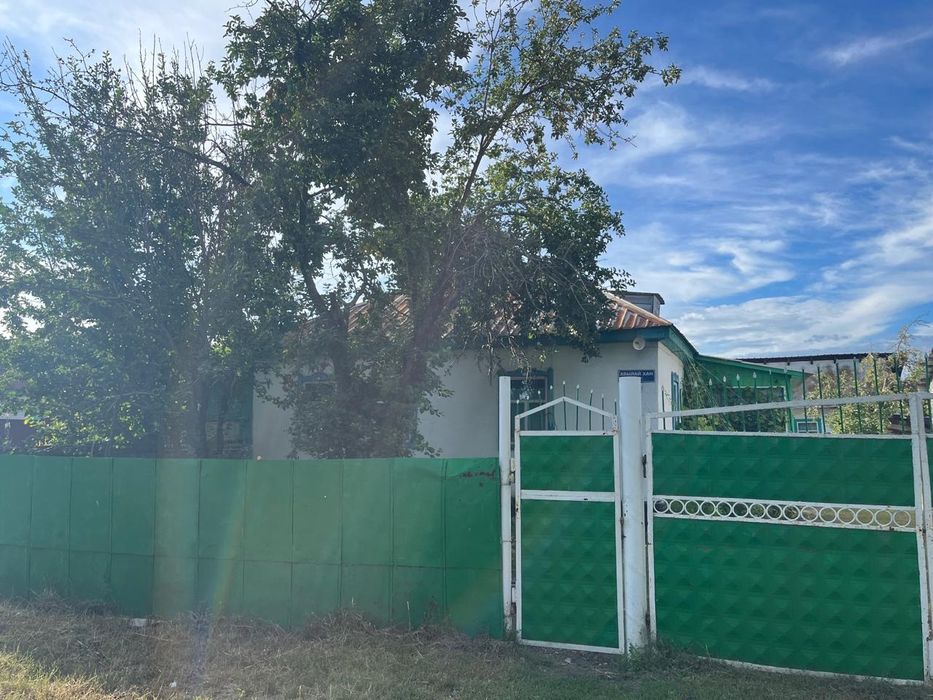 Үи сатылады. Жолдың бойында