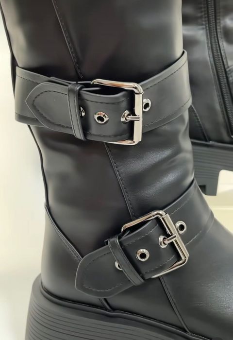 Продам зимние женские ботинки