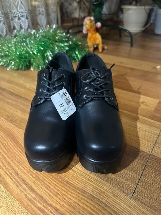 Продам ботинки женские.