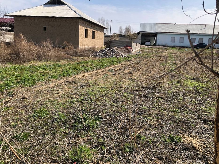 Йер майдони сотилади 4 сотих Янги йул тумани ислохат мостидан 1 кламет