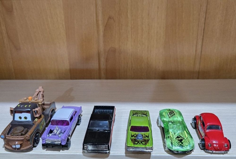 Обменяю машинки на Киндер ОСД