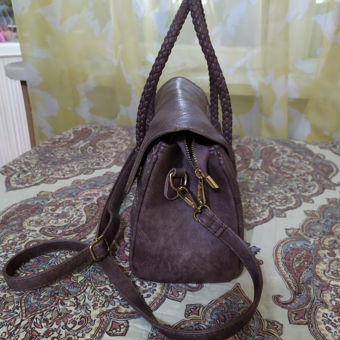 Сумка цвета моко.