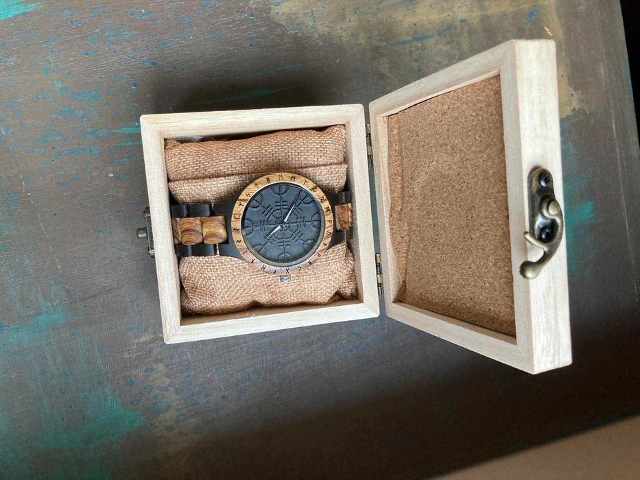 Дървен мъжки часовник