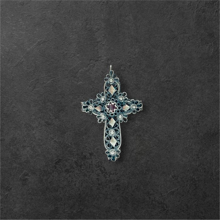 Сребърен кръст с полускъпоценен камък – ръчна изработка