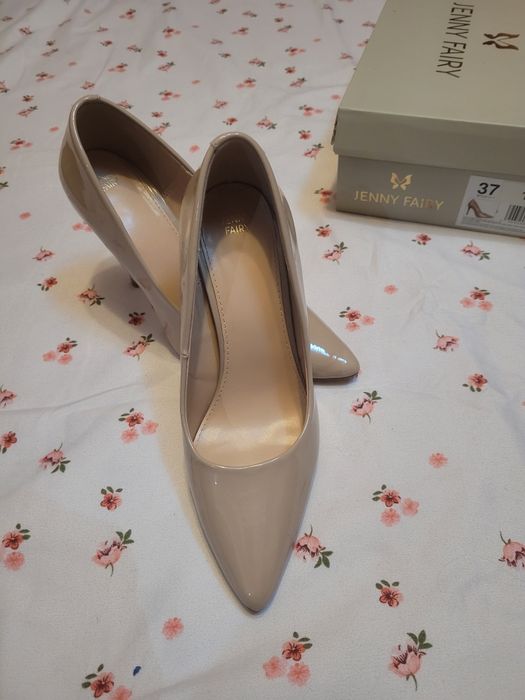 Pantofi stiletto nude