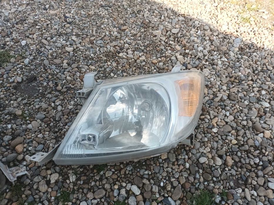 ляв и десен фар за тойота хайлукс TOYOTA HILUX
