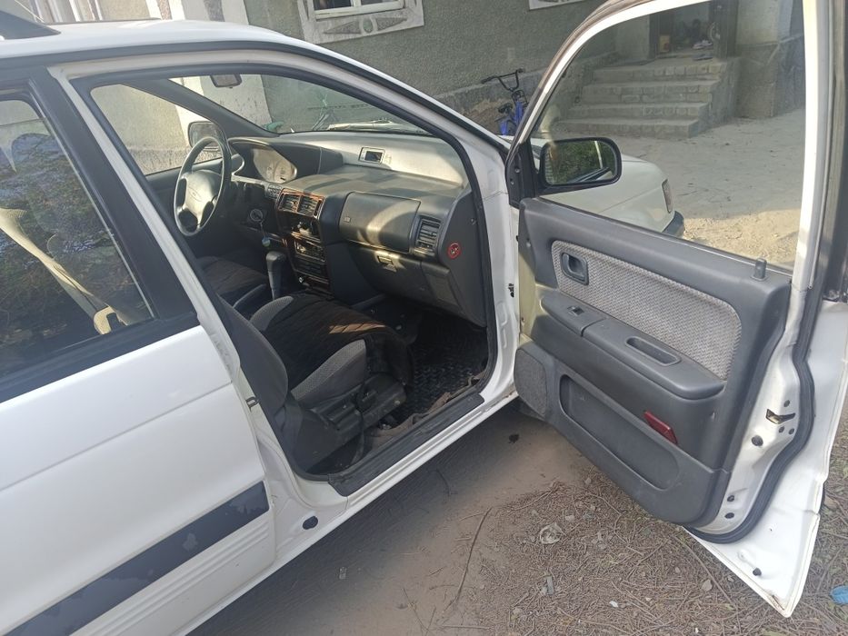 Митсубиси спейсвагон.