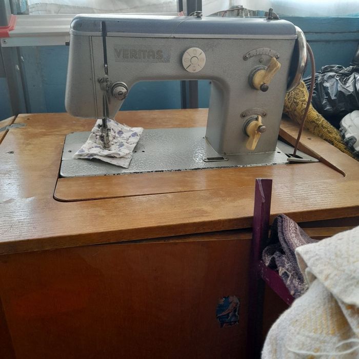 Швейная Машинка Веритас .