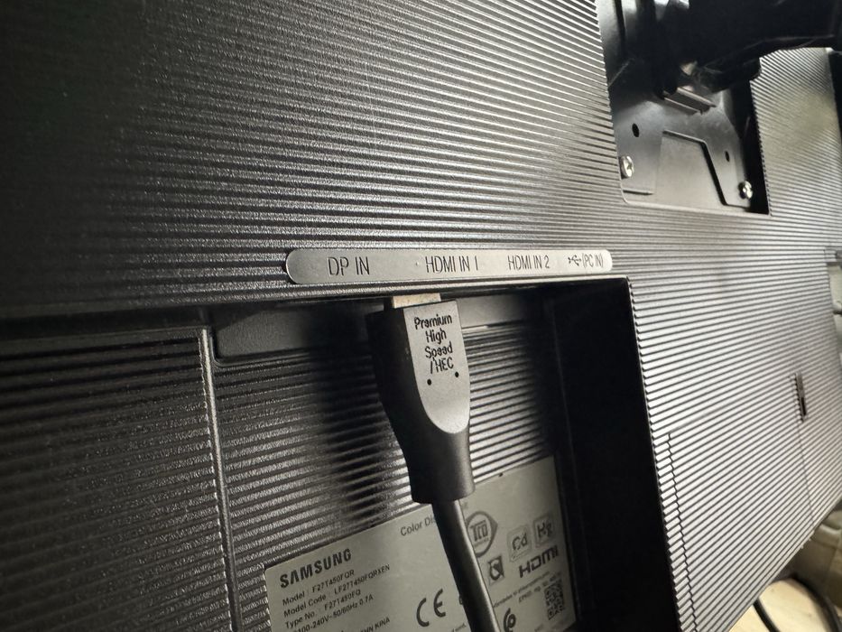 Monitor Samsung 27” cu suport birou