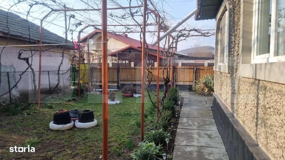 ANSAMBLU 2 CASE ,mobilate gata pentru mutare