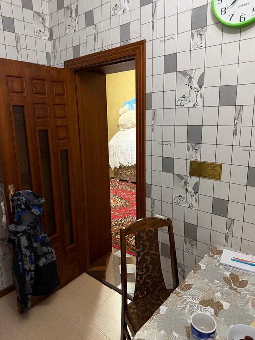 Продается своя банковская квартира 2х3 комнатная кирпич.