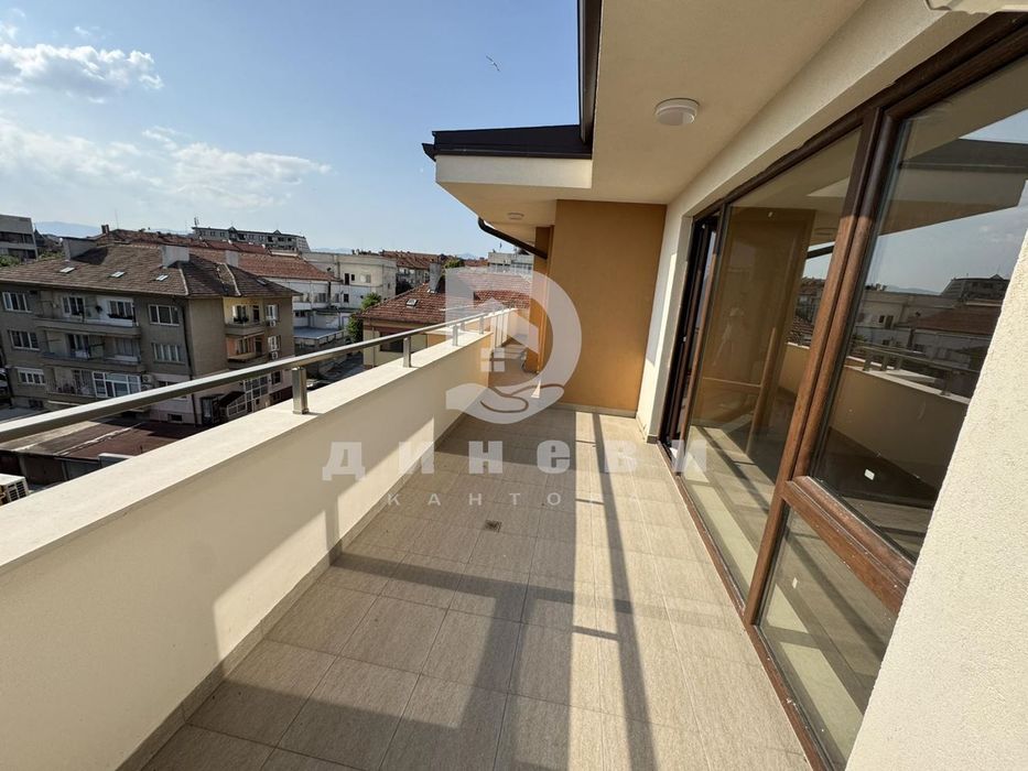 Продава се Тристаен апартамент в Казанлък - 96 кв.м за 1797 €/кв.м - Снимка #2