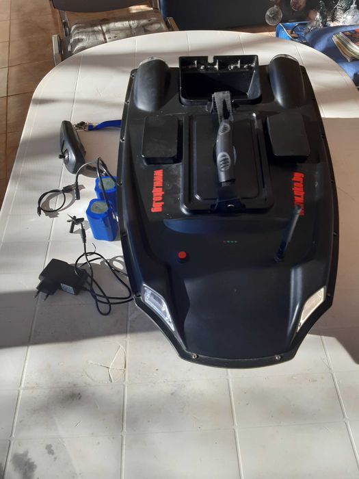 Рибарска лодка за захранка с круиз контрол до 500м. обхват