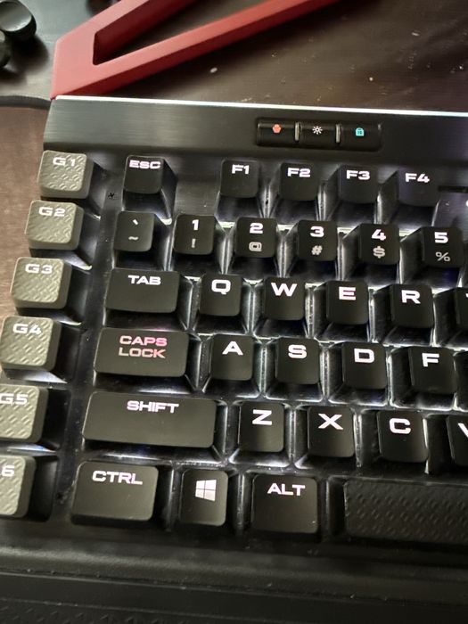 Corsair K95 в добро състояние