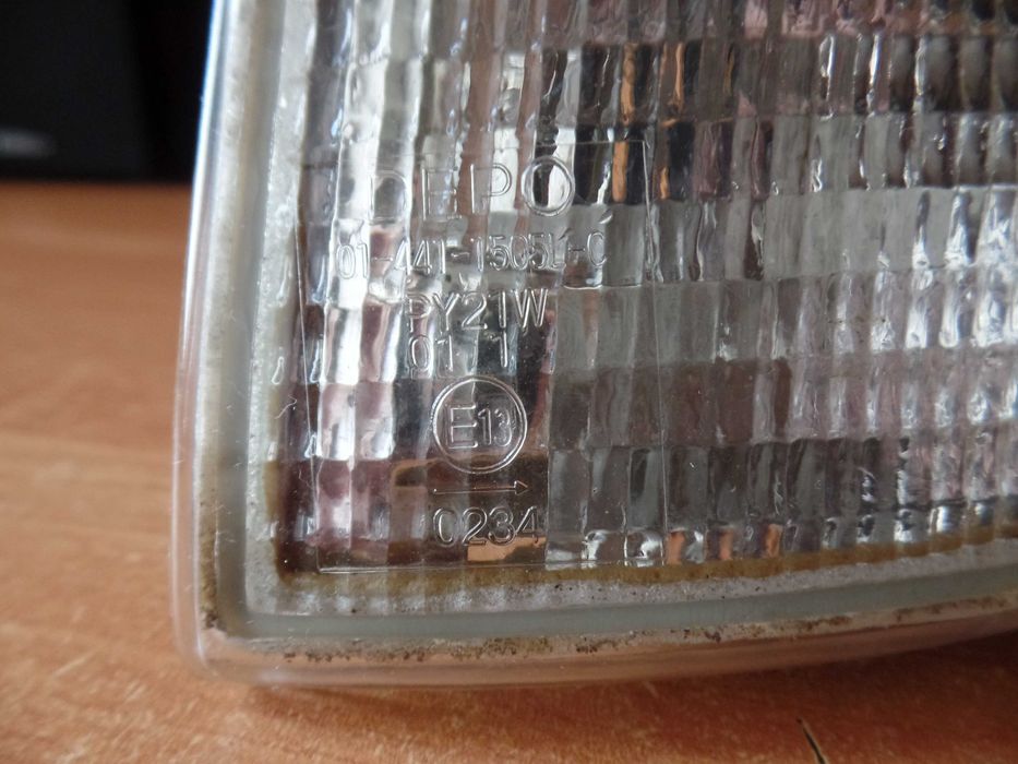 Поворотник Audi 80