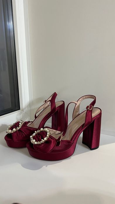 Обувь под DG из атласной ткани