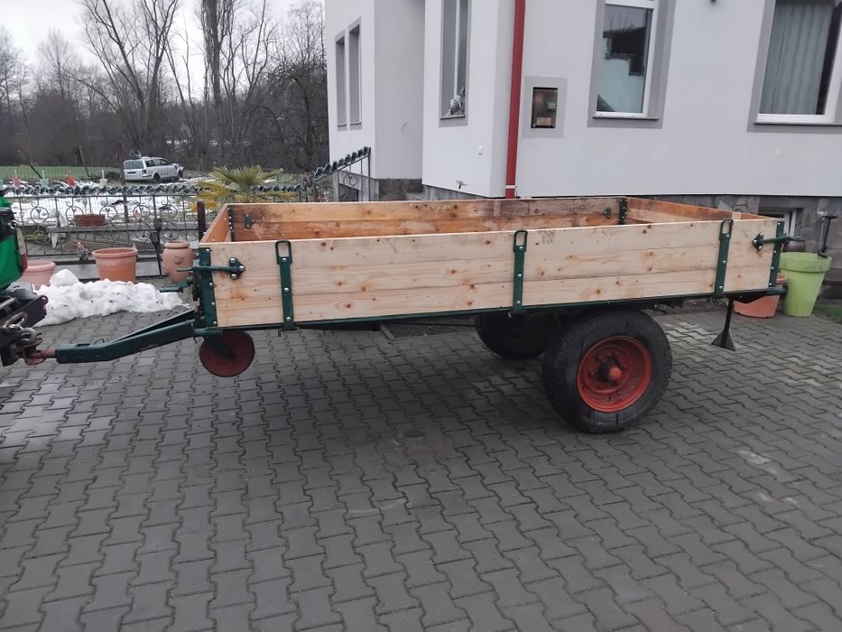 Vând remorcă traktor