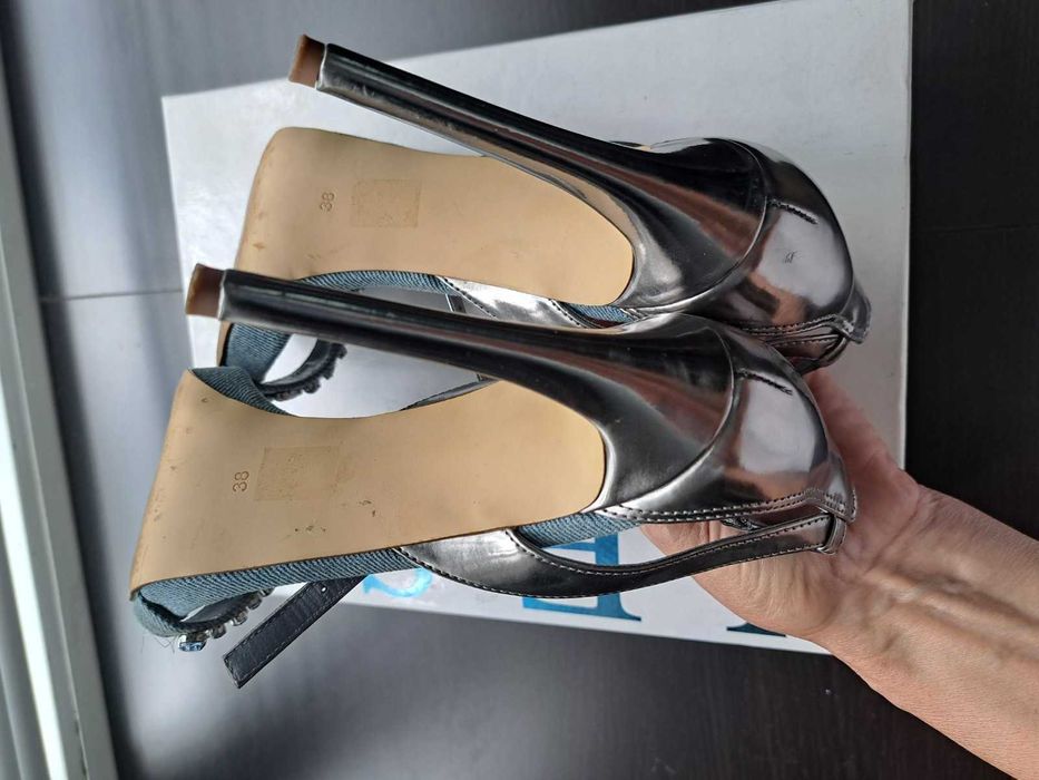 GUESS сандали р.38