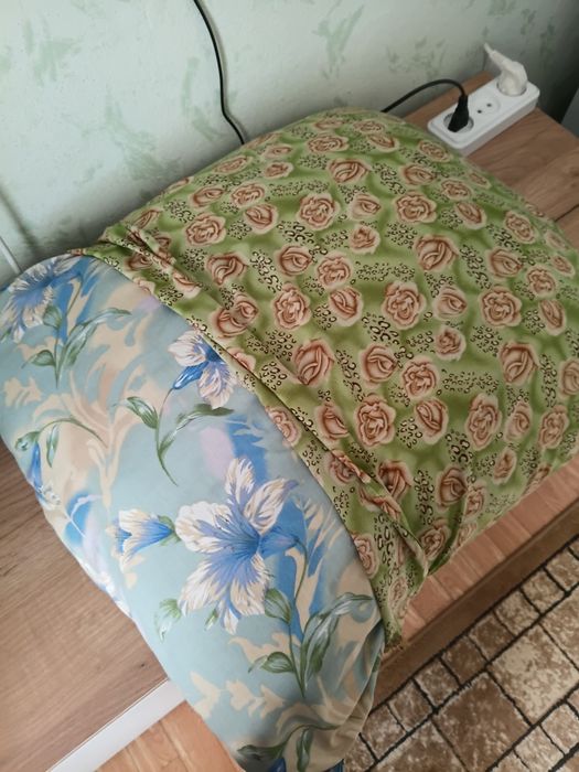 Отдам перьевую подушку
