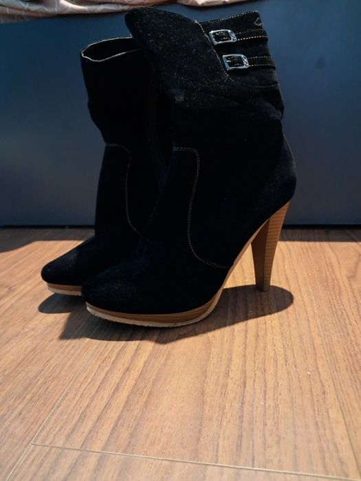 Ghete din piele întoarsă