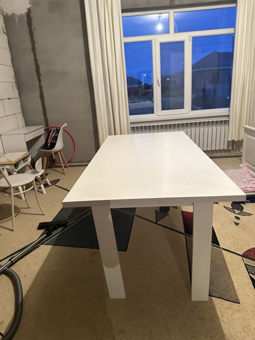 Срочно продается стол белый!