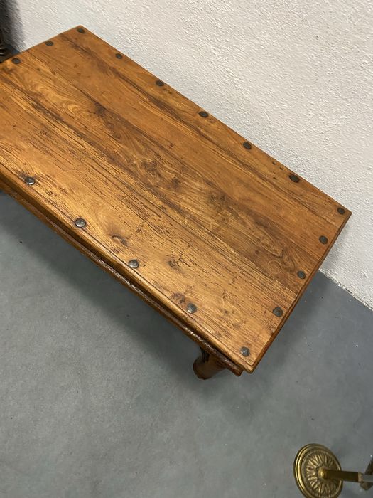 Масивна холна маса от тик с орнаменти от ковано желязо Индия