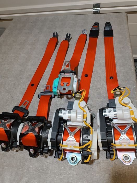 Ремонт на колани. Цветни оригинални предпазни колани!