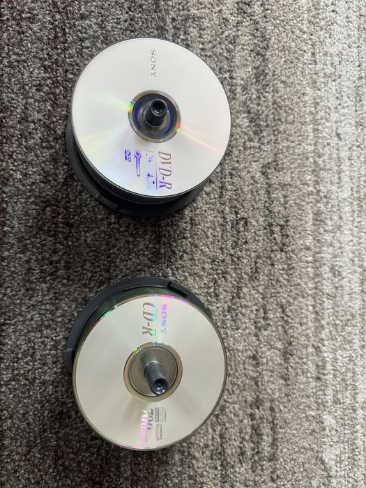 DVD филми и празни дискове