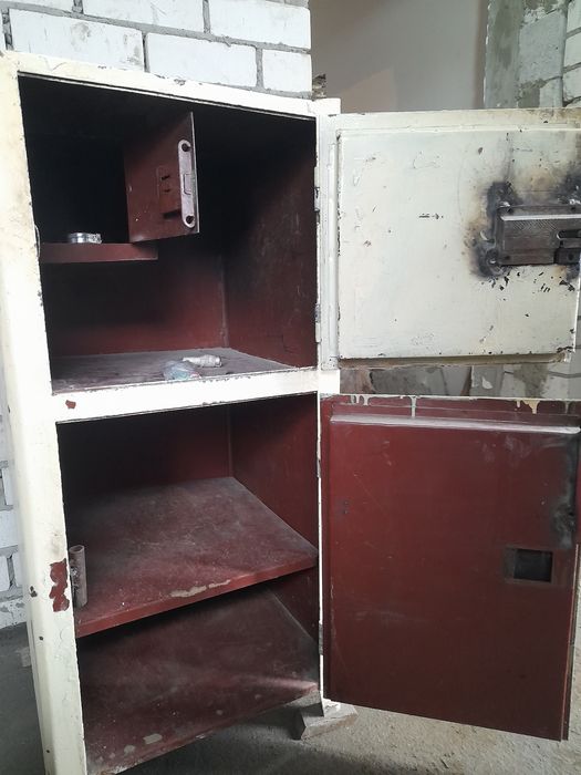 Металлический сейф