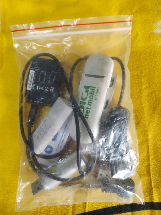 Doua hdduri unu de 2 tb si altul de 1 tb ,carduri SD  si stickuri