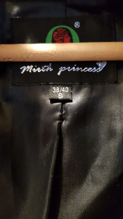 Haina blana iepure cu guler de vulpe