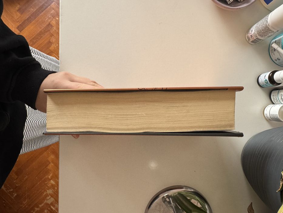 Книга Iron Flame твърди корици