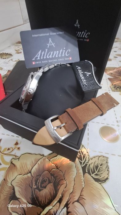 Vand ceas atlantic nou la cutie