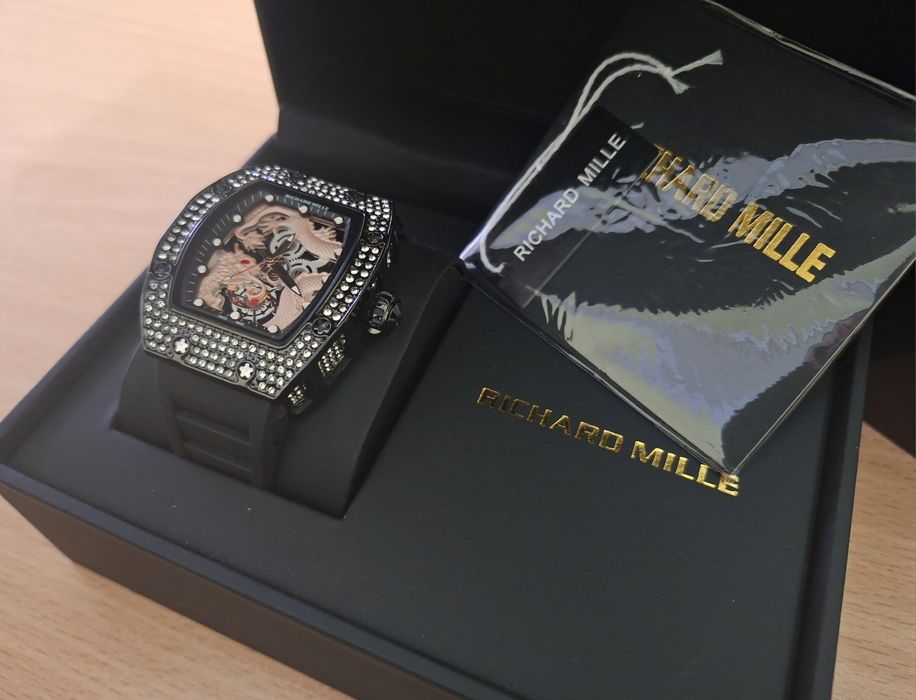 Чисто нов часовник Richard Mille