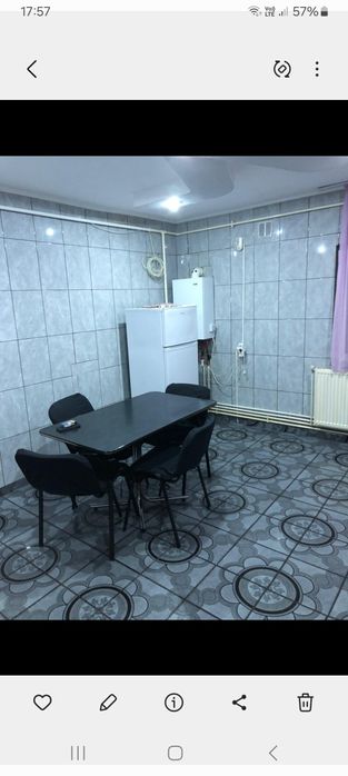 Apartament  cu trei camere de vânzare în Gaesti.