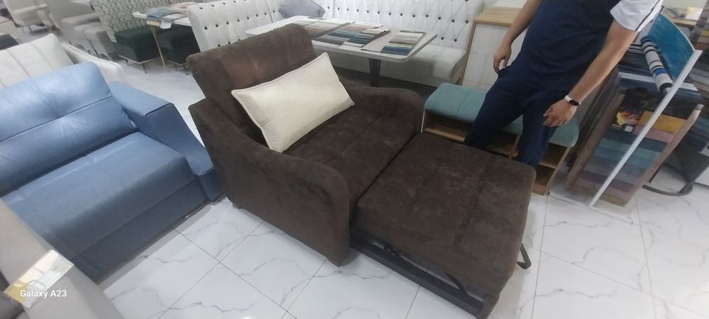 Диван/Кресла с подушкой. Почти новая. Купили в Мае. Цена договорная.