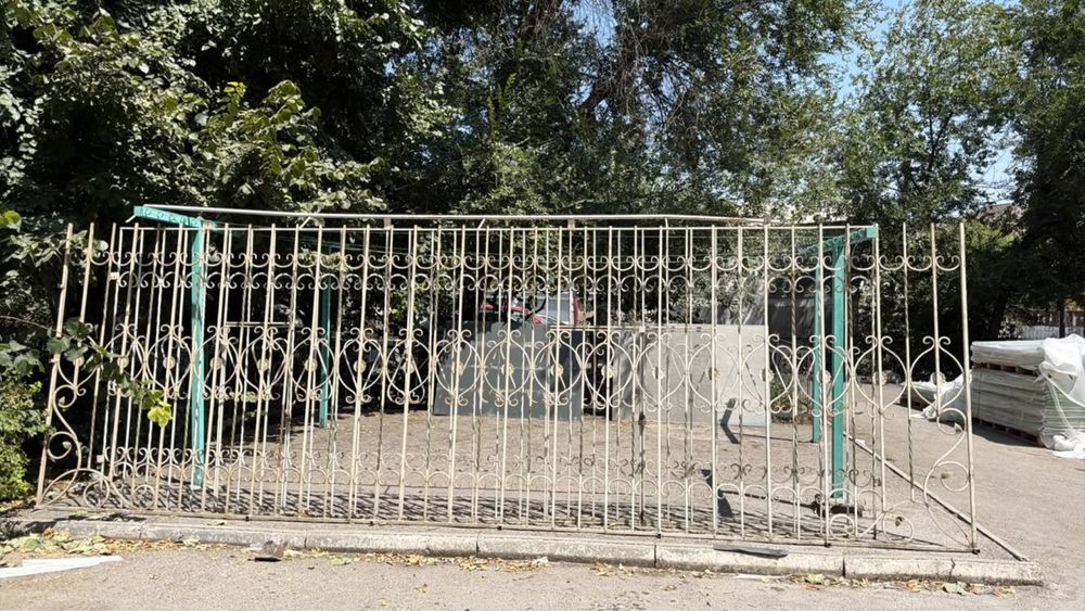 продам решетку длинную на окна