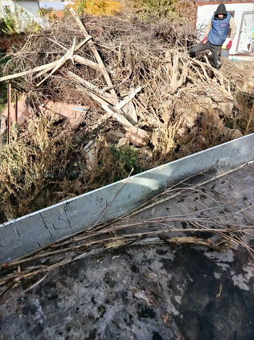 Почистване , поддържане на Дворове