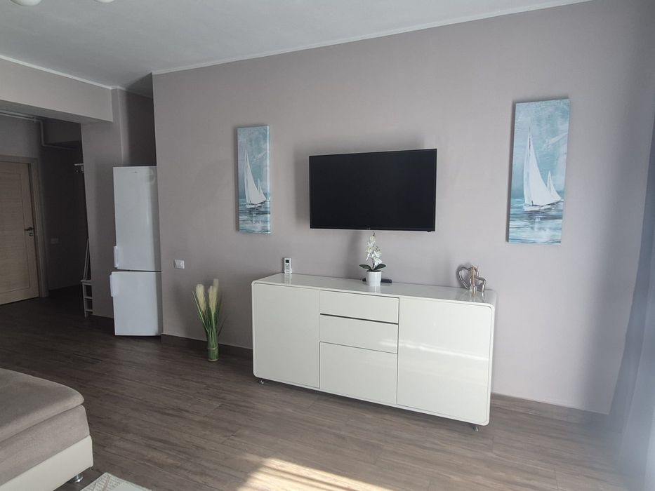 Apartment de inchiriat pe termen lung / zona Butoaie, vedere bilaterală lac / mare