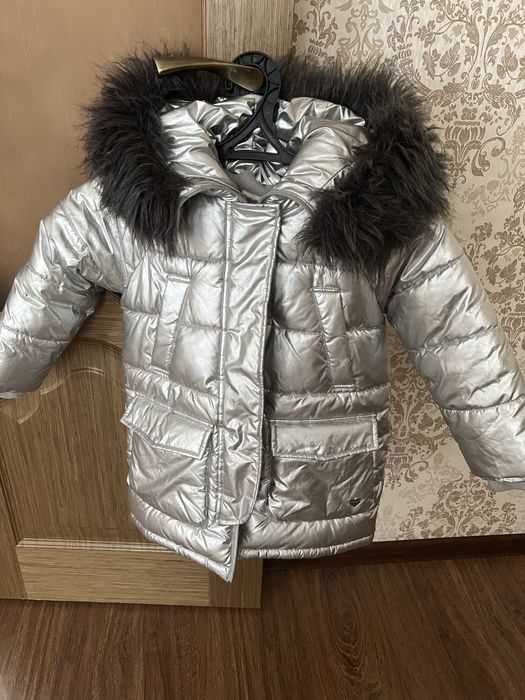 Продам красивый пуховик на девочку