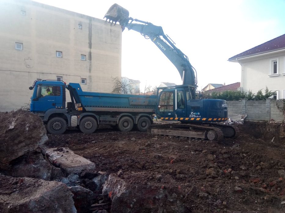 Închiriez trakkere și camionete  3.5T