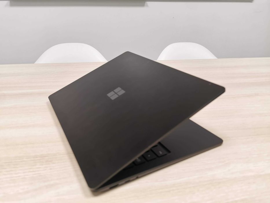 Laptop ultraportabil Microsoft Surface 4